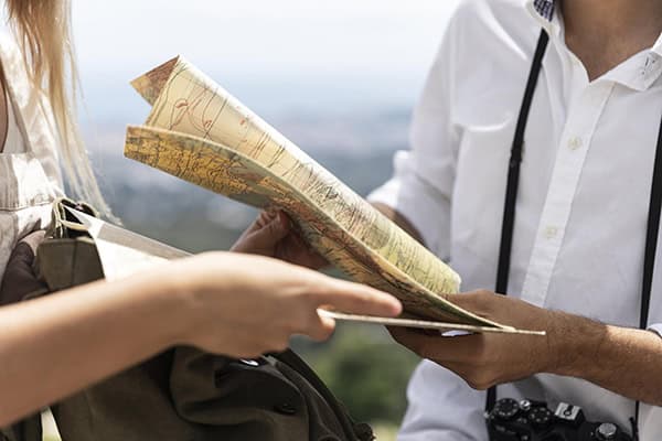 Tour guides and trekking guides