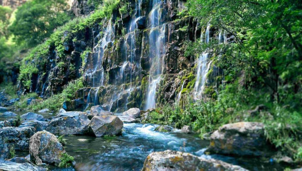 South Georgia - Dashbashi – Canyon, Lake Paravani, Vardzia, Akhaltsikhe, Borjomi, Uflistsikhe